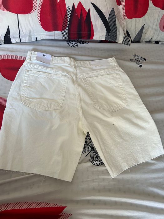 Blugi scurți Albi Bershka