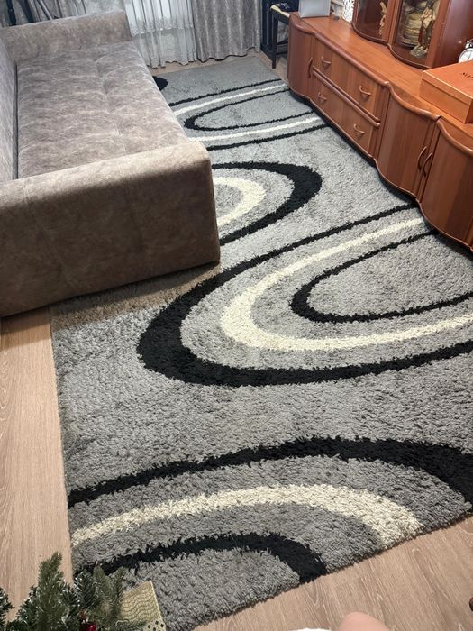 Продам ковёр 2х4