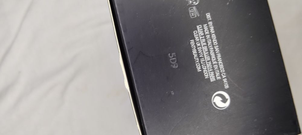 Pudra de fixare Fenty Beauty by Rihanna Pro Filt'r Instant Retouch.