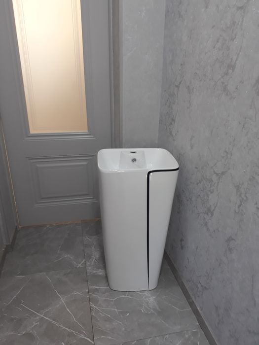 Раковина-пьедестал для ванной.