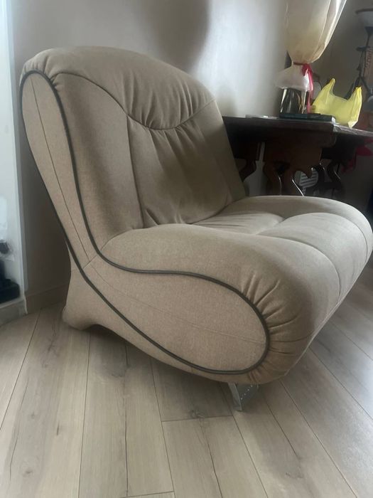 Коресло в гостнную