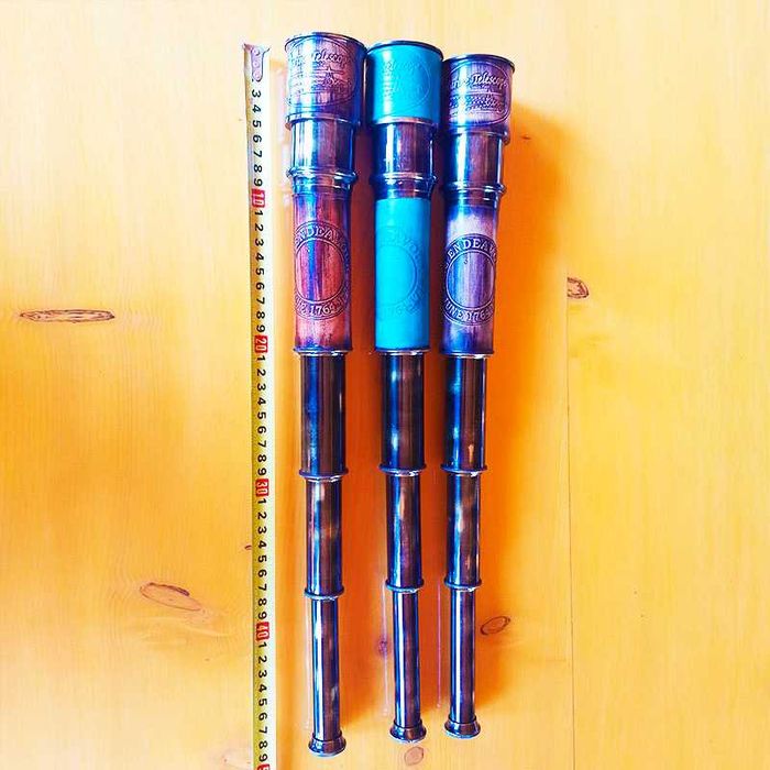 Далекоглед бронзов с античен дизайн, обшит с кожа.