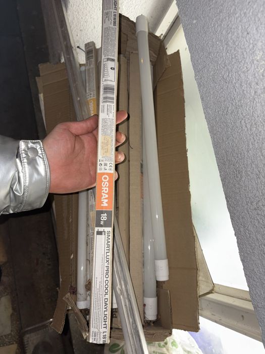 12 neoane led la 50 lei .