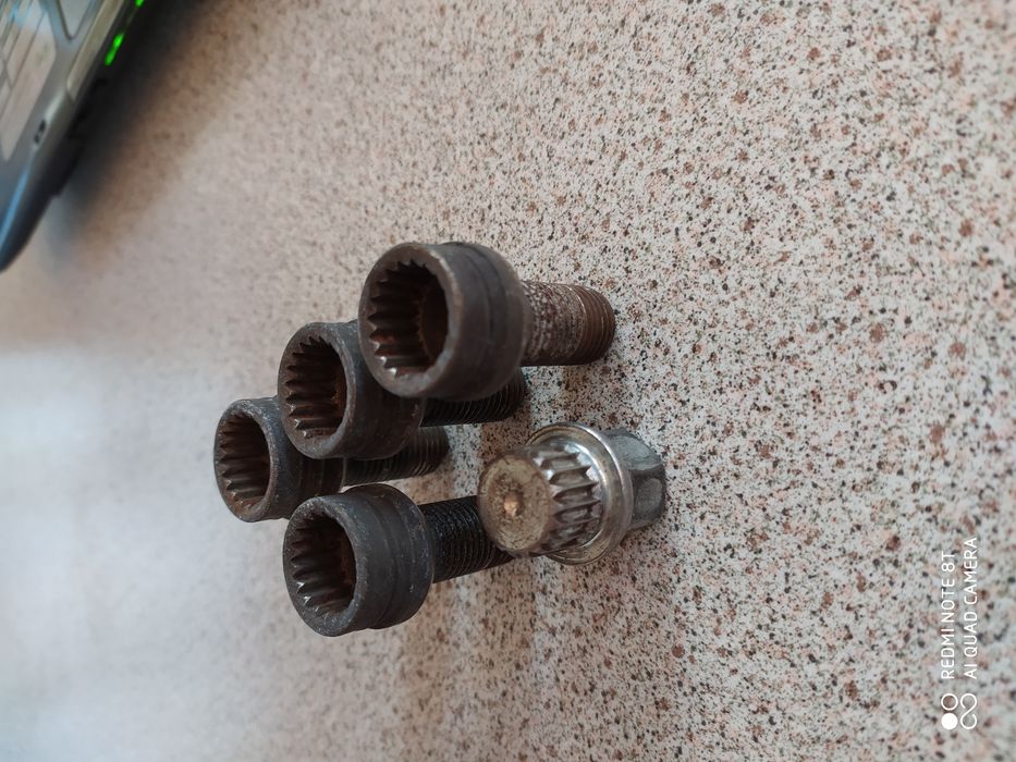 Секретни болтове оригинални за 50лв.