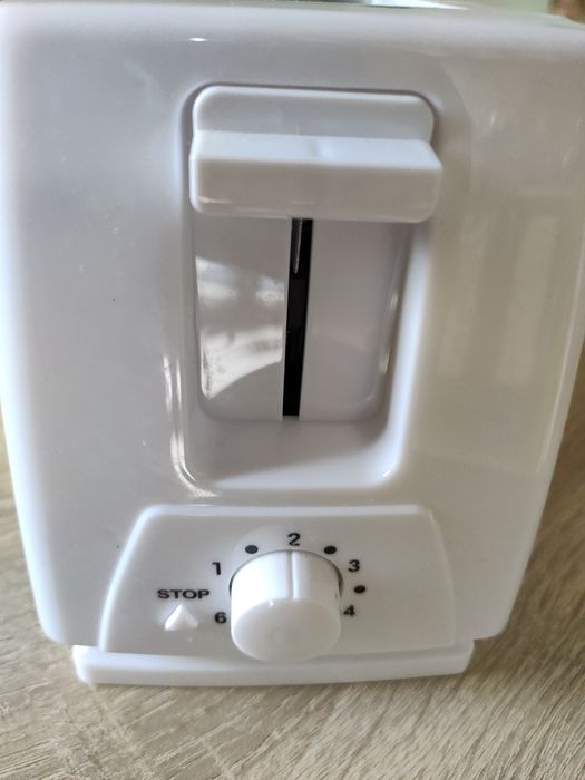 Продавам тостер Elekom