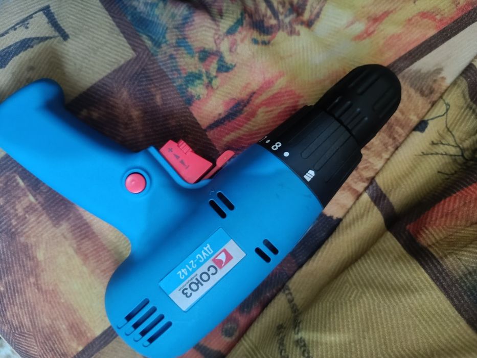 Продаю шуруповёрт мощный