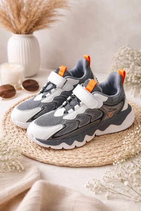 Продам новые кроссовки