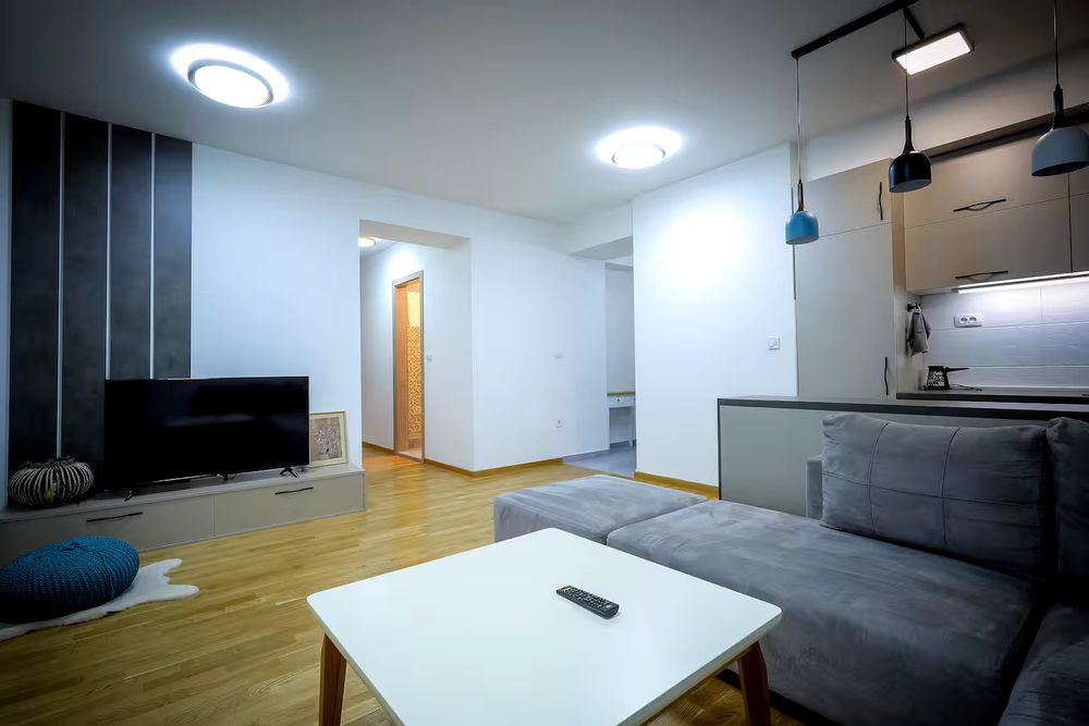 Дава се под наем Тристаен апартамент в София, Света Троица - 110 кв.м за 561 € - Снимка #1