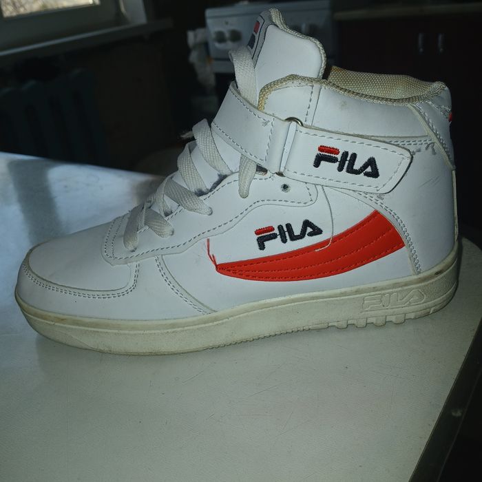 Продам зимние кроссовки 36 размер