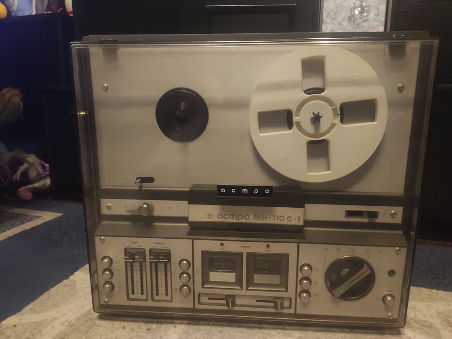 Продам советский магнитофон Романтик