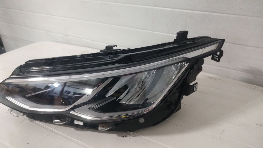 Far stanga full led VW Golf 8 VIII Cod 8H1941005 sau 90150890