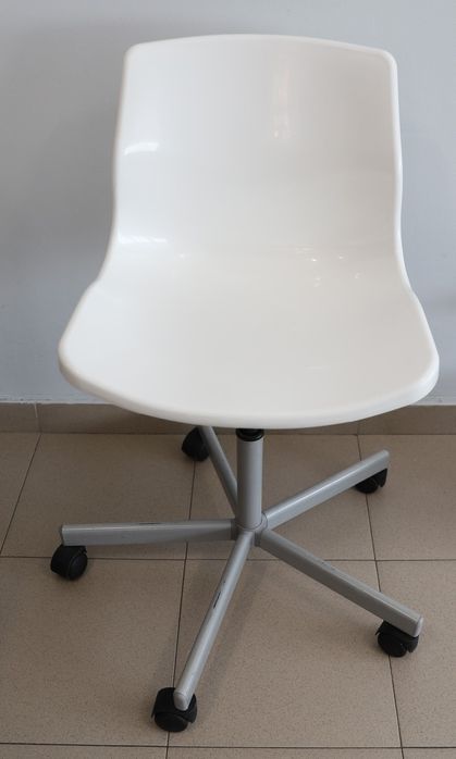 Продавам бюро ALEX /2бр./