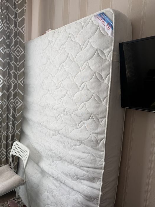 Продам матрас размер -1.6 на 2 метра