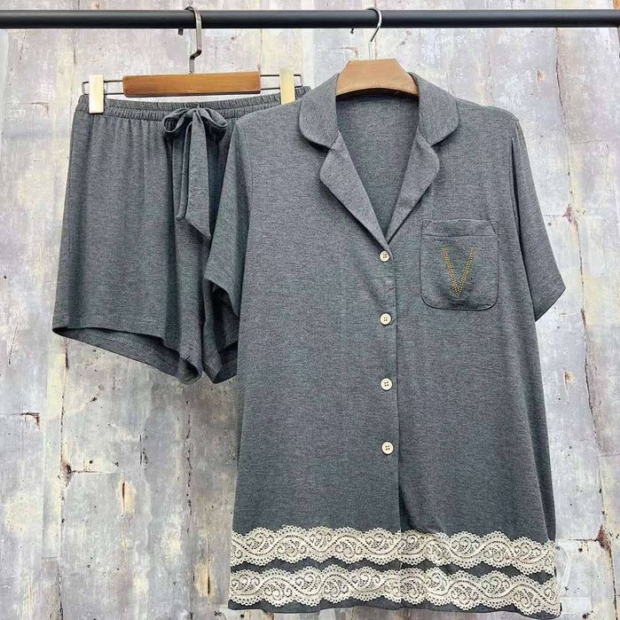 Двойка с шортами