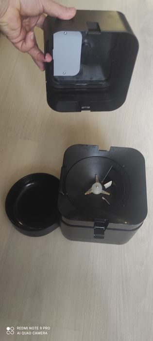 Автоматична хранилка за кученца и котенца