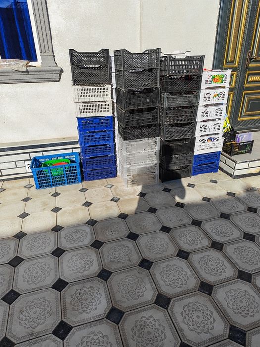 Ургенч Шахар марказида пластик яшиклар сотилади