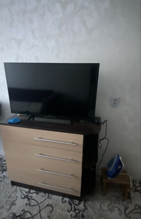 Продам угловой шкаф и камод