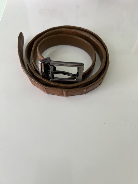 Тонкий ремень из змеиной кожи из Вьетнама.