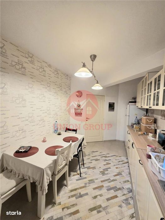 Apartament Spatios, 3 Camere, Decomandat, Demisol, Zona Primo