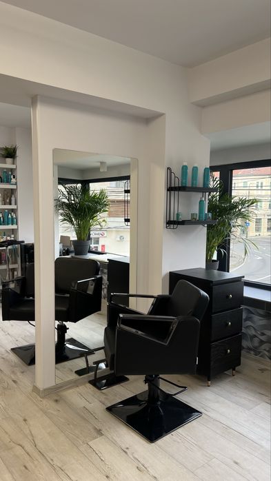 Închirem 2 posturi coafură in salon Timișoara