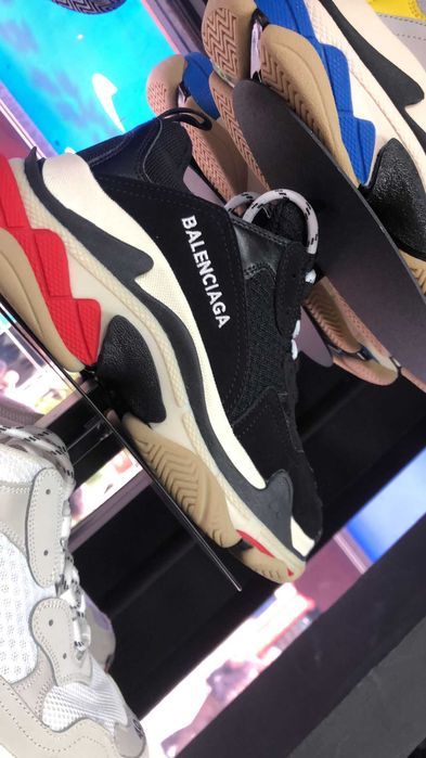 Vând adidași balenciaga  45