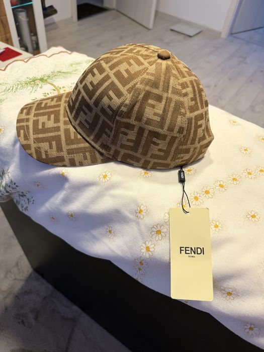 Sapca Fendi Noua