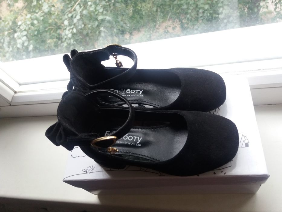 Продам туфли для девочки