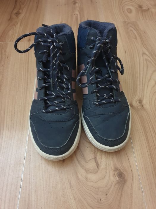 Кецове "Адисас" - 18 евро