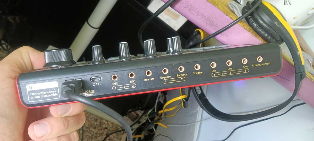 УСИЛВАТЕЛ 300W плюс МИКСЕР 8-12 канален С ЕФЕКТИ- крайно стъпало и смесител с вграден процесор ефекти, може да се добавят ТОНКОЛОНИ