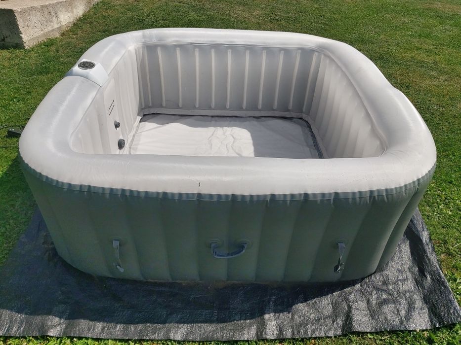 Piscină jacuzzii cu pompă pt încălzirea apei