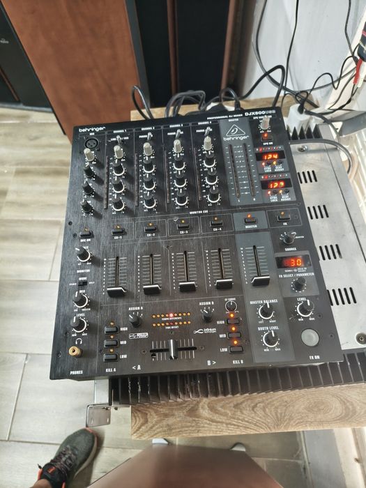 DJ миксер Behringer DJX-900