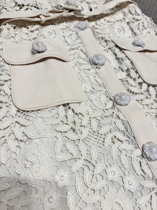 Чисто нова дантелена рокля