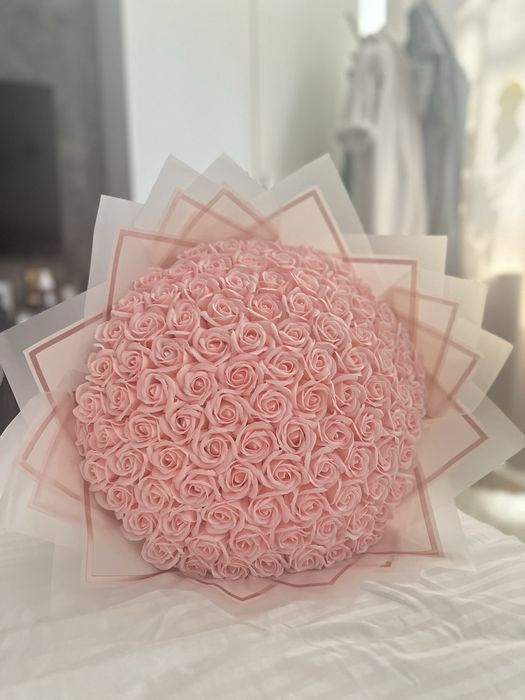 Buchet 101 trandafiri parfumati din sapun