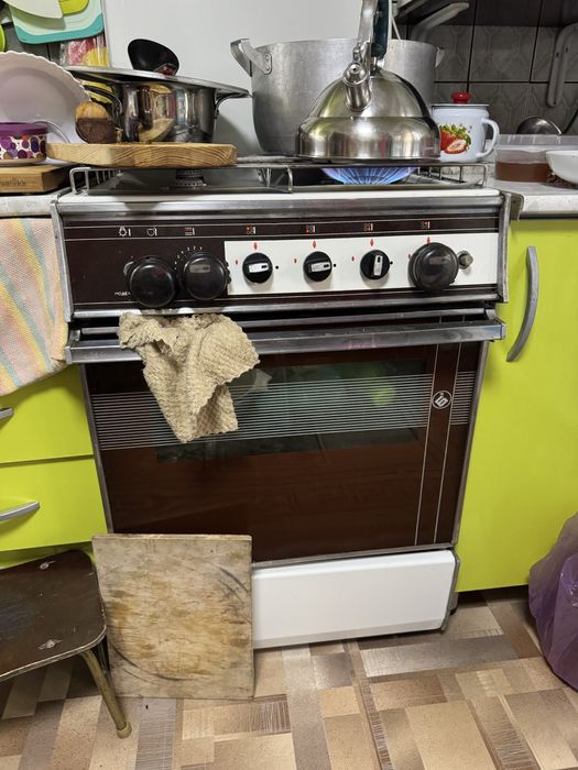 Продам газ плиту Брестовская