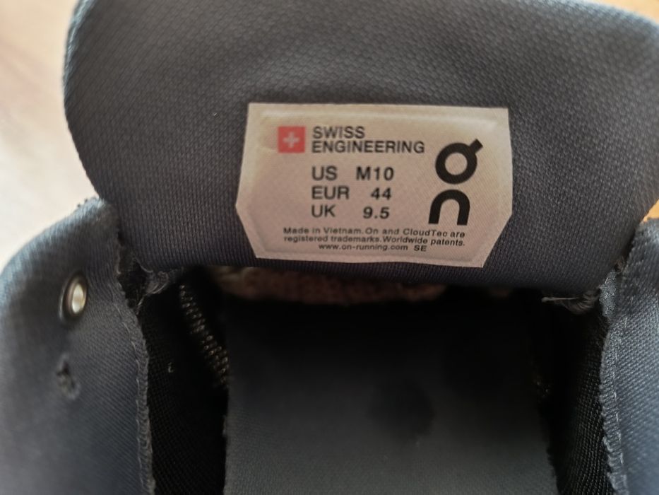 Adidași on runing Cloud 6 On Running  44( real cam 43)