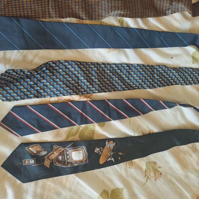 Продавам Вратовръзки