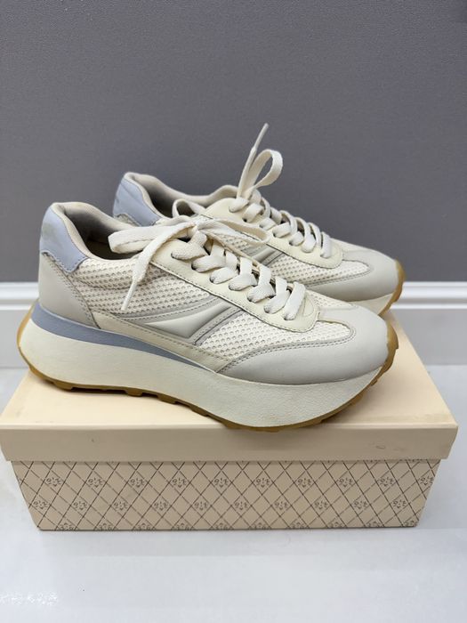 Кроссовки женские