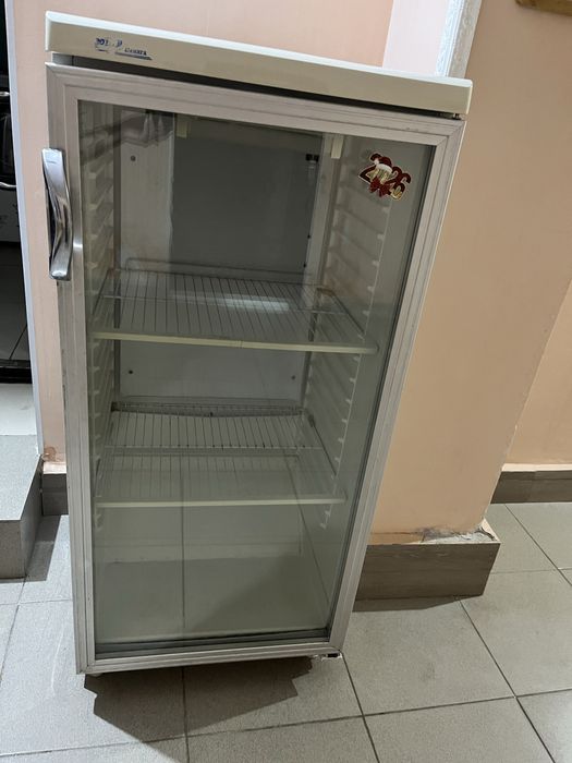 Продам  витринный холодильник