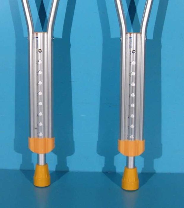 Carje cu sprijin subaxilar din aluminiu reglabile NOI / set 2 buc