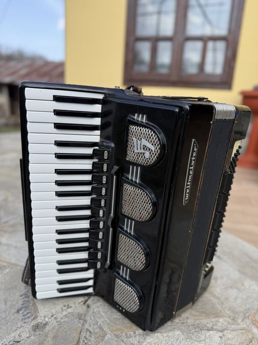 Акордеон  WELTMASTER Стела 120 баса