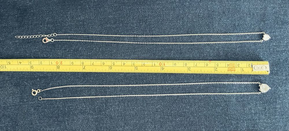 Продавам две сребърни верижки със сърце