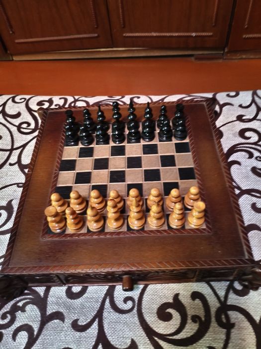 Продаю шахматы деревянные