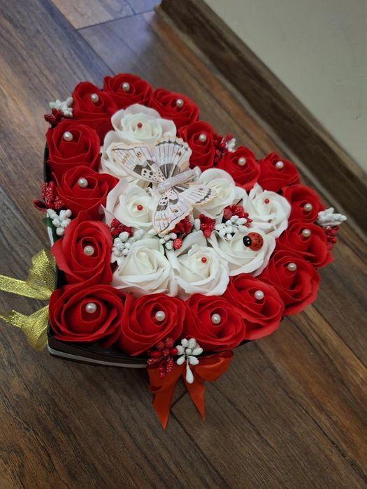 Aranjamente florale potrivite pentru aceste zile superbe ce urmează