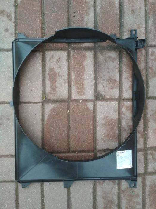 Диффузор BMW E34 объем 2.5 радиатора