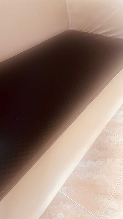 Луксозен диван с кадифе в пясъчен цвят