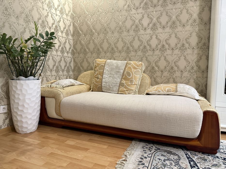 Диван-тахта и кресло