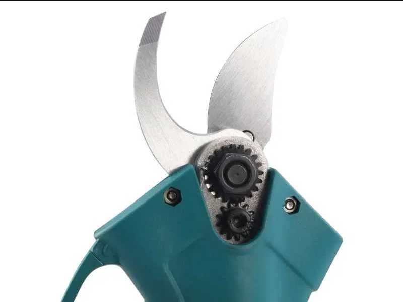 3в1 Градински Комплект Телескопичен Прът Акумулаторна Ножица и Резачка