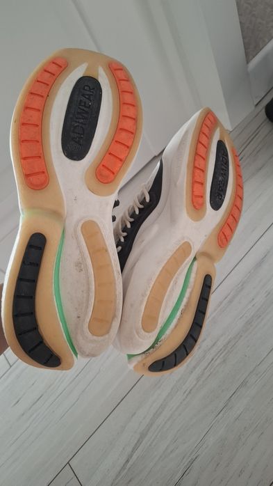 Продам кроссовки оригинал.