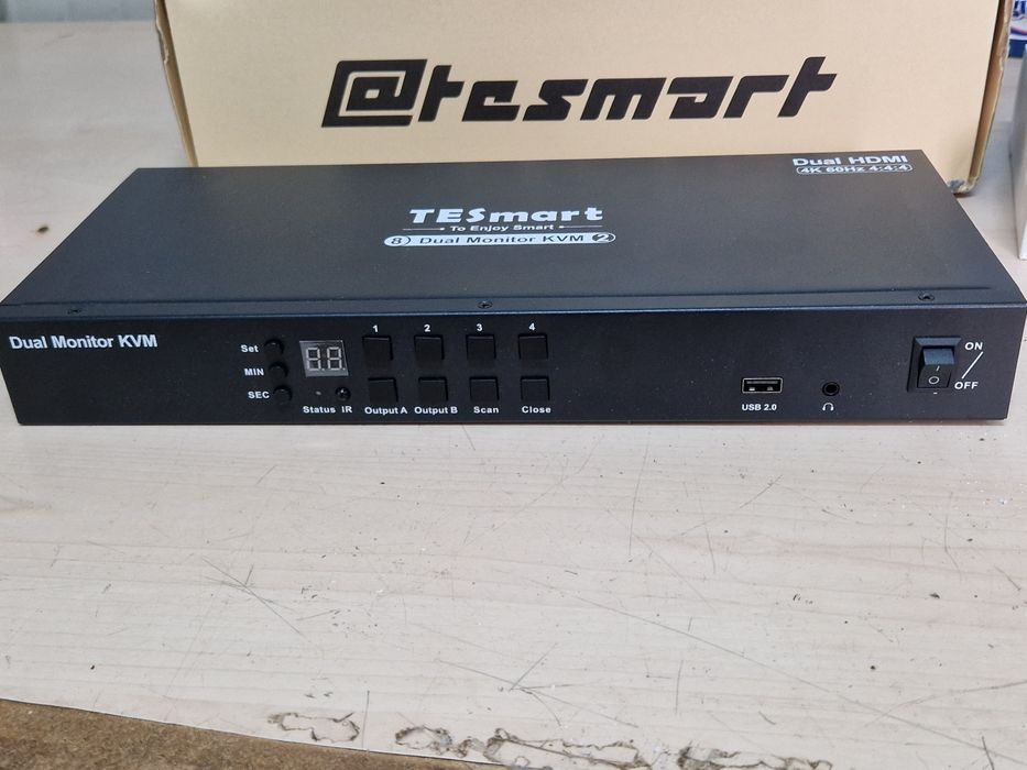 KVM 4k, 4 intrari, doua ieșiri,  TESmart