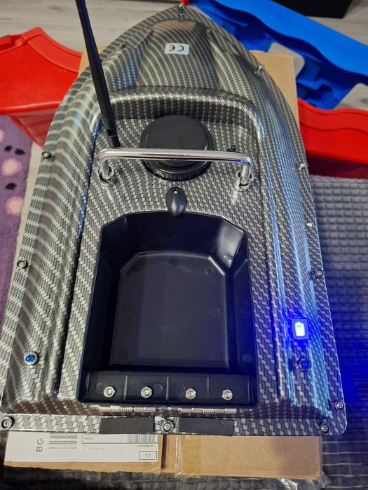 Лодка за захранка